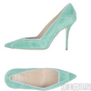 NEW RV heels. Scuffs on bottom but never worn.